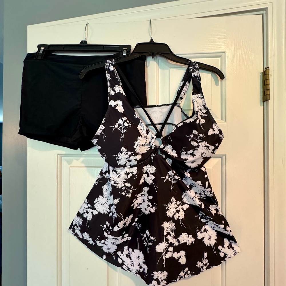 Black and White Floral Tankini Set